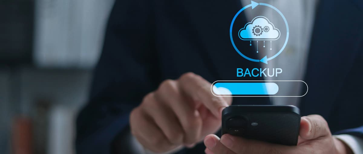 Handy in der Hand mit Backup Illustation